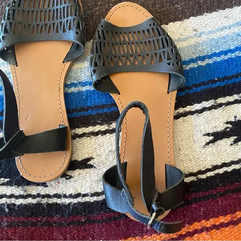 Gap Black Leather Ankle Strap Sandals! Super comfy! GUC. Size 6.