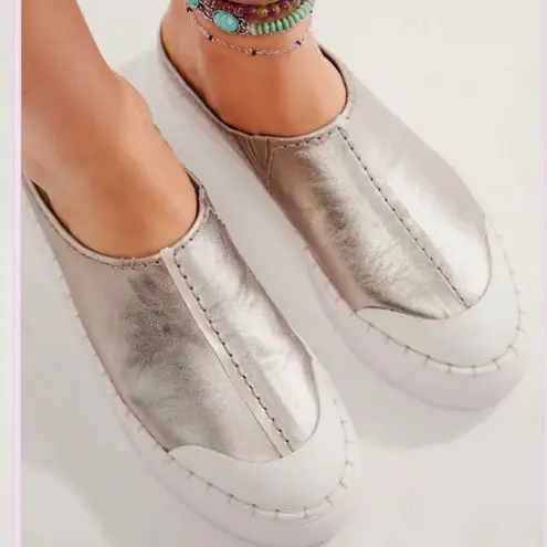 Free People  leather Silver Slip-on Mule(Size 8) - Image 2