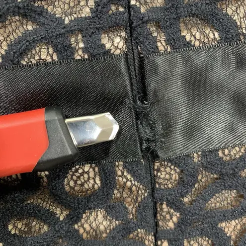 Jessica Howard Petite Dress Size 10P Black Gold Lace Sleeveless Cocktail-READ