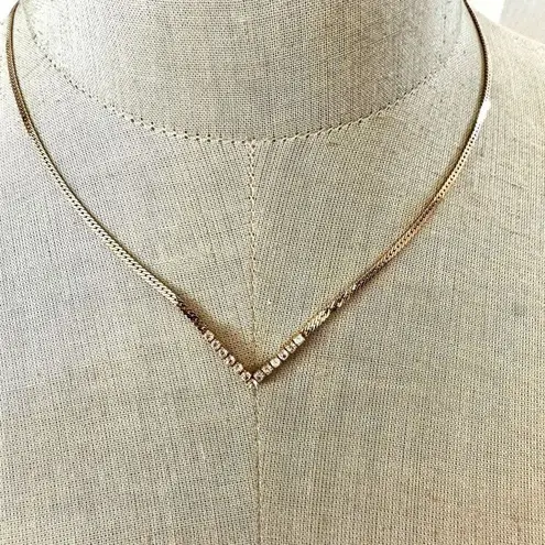Avon Gold Tone Herringbone Chain Chevron V