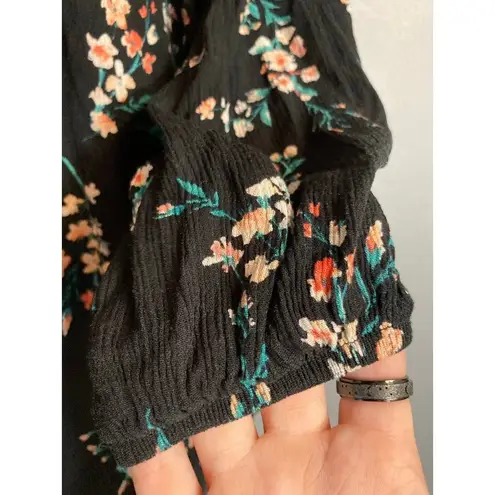 Mason & Belle black floral crinkle blouse Size M