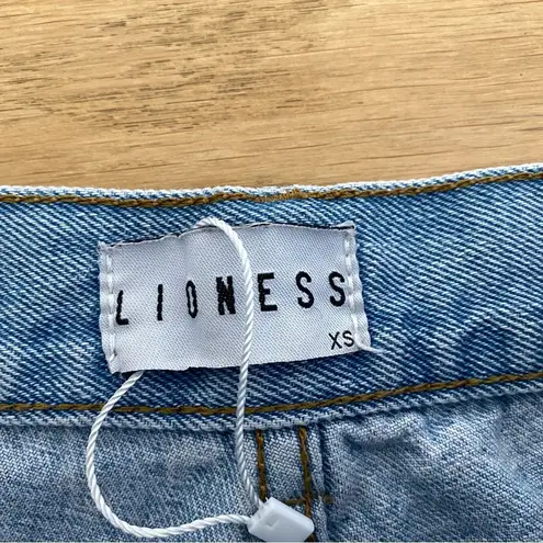 LIONESS  High Waisted Ripped Jeans in Blue