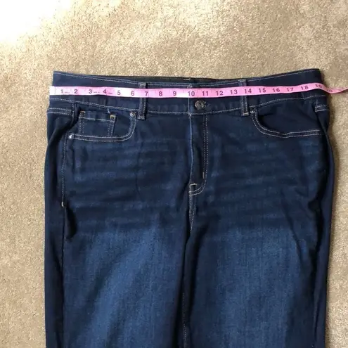 Lane Bryant 𝅺 dark wash cropped jeans size 16 .