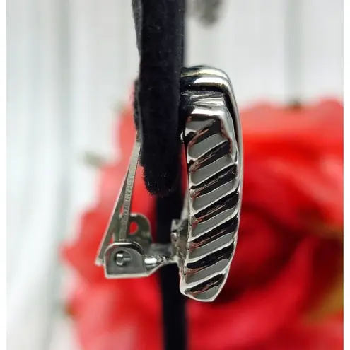 Great Silver Tone Textured Square Clip On Earrings Etched Mirrored CUTE .75"