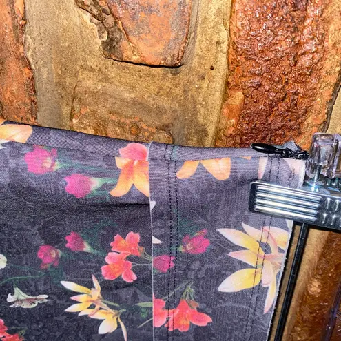 Luigi Bertolli City Gray Floral Side