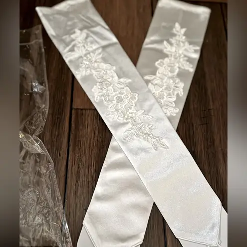 White Floral Embroidered Satin Fingerless Bridal Gloves