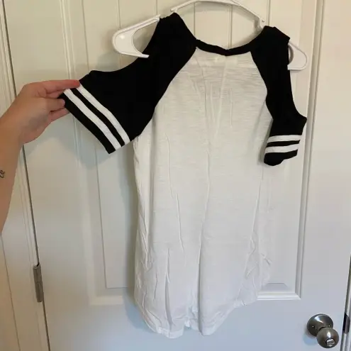 Maurice's  women’s cutout shoulder white & black top —‎ small