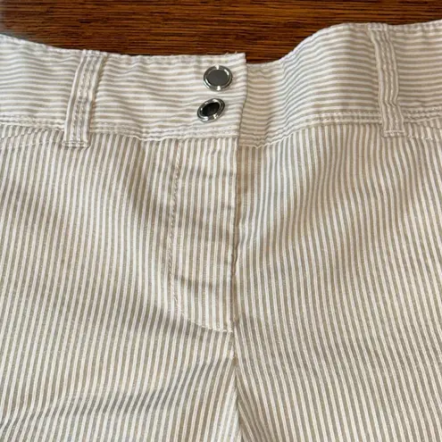 White House | Black Market EUC  seersucker 9 inch shorts size 4