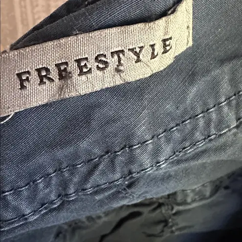 Sanctuary  Women’s Deep Blue Cargo Capri Pants Size 28