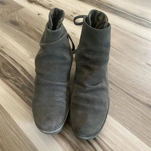 Fly London Women's size 9 Multicolor Green Suede Wedge Ankle Booties Lace Up