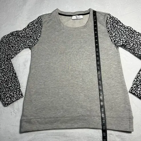 YYigal Crewneck Leopard Sweatshirt Size S Casual Animal Y2K Layers Maximalist Gray