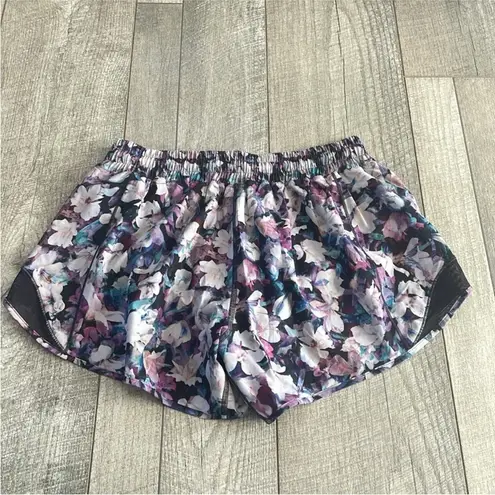 Lululemon  Size 8 Tall Hotty Hot Shorts in Utopia Multi Deep Phantom Pattern