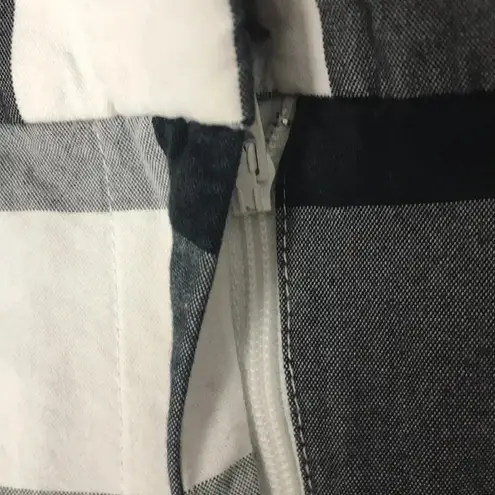 ANN TAYLOR LOFT WO SZ 2. BLACK WHITE PLAID SHORTS