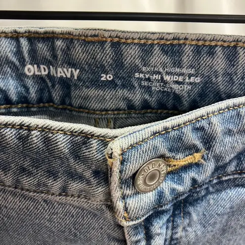 Old Navy  Ski-Hi Wide Leg Extra High Rise Jeans Womens‎ 20 Light wash distressed