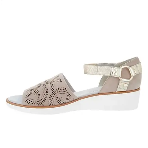 Lori Goldstein Collection Wedge Sandal w/ Ankle Strap size 7 A10 Tan