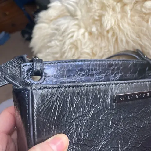 Kelly Wynne No Curfew Crossbody In rule breaker black textured leather