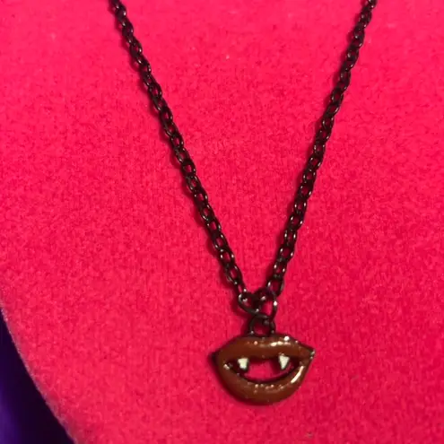 Boutique Vampire Fangs Teeth Bite Kiss Necklace Gothic Kawaii Egirl Emo Halloween costume