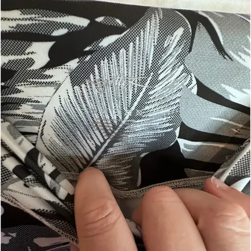X By Gottex Leggings in Botanical Print Black/white size small