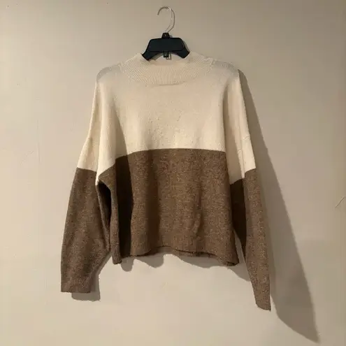 H&M  Two Tone Turtleneck Sweater | Size: Large - Image 2