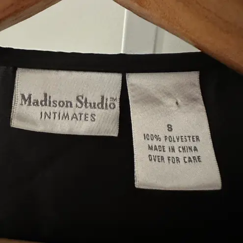 Madison Studio Intimates Womens Size Small Black Penny Lace Trim Robe