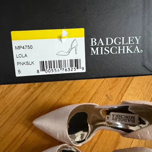 Badgley Mischka Lola pink silk pumps size 5 new in box