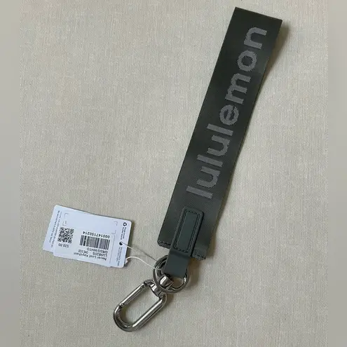 Lululemon Never Lost Keychain - Grey Sage/White Opal