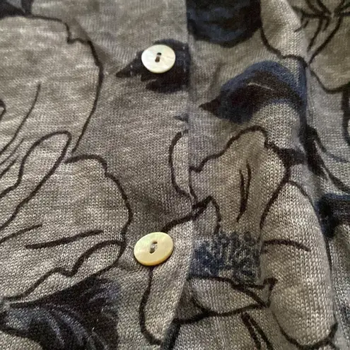 C&C California  gray blue floral button back cap sleeve linen shirt, size large