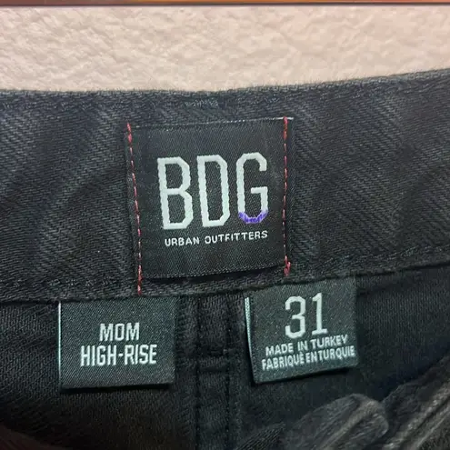 BDG  Urban Outfitters Mom High-Rise Jean Black. Size 31