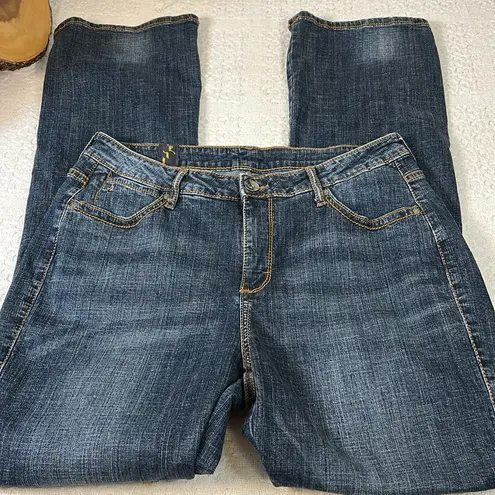 Aura Women's Wrangler Bootleg Blue Jeans Size 12 Tall
