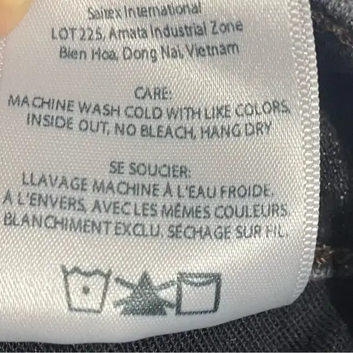 Edwin Black Straight Leg Jeans Sleek Modern Design