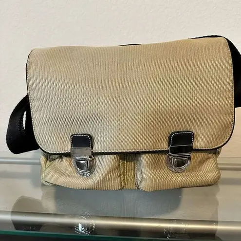 The Sak Messenger Bag Beige Khaki Purse Multiple Pockets Great Condition