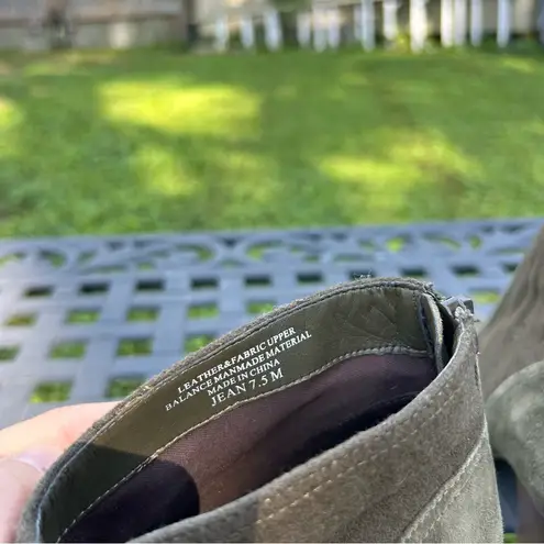 Violet & Red women's Cupid Suede Bootie Olive Size 7.5ā boho cottagecore Green