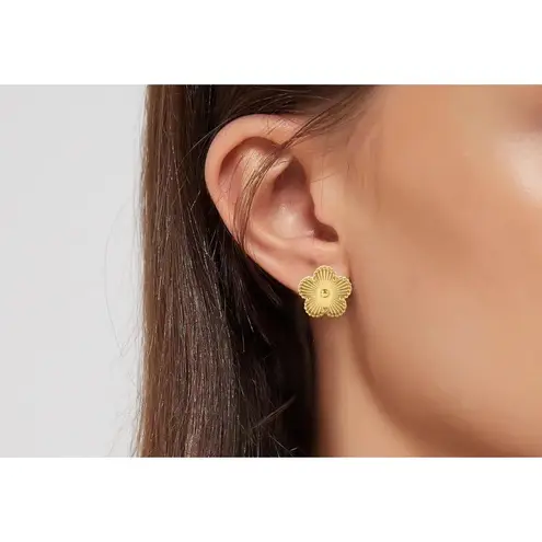 Boutique NEW Floral Etched Stud Earrings PVD Gold Plated 316L Statement Jewelry, 14.7