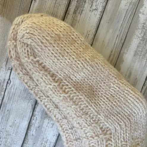 Bee & Willow Cozy Socks NWT One Size Pink Cream Knit Non Skid Metallic Hygge