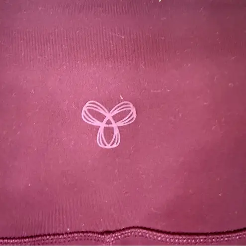 Aritzia TNA Bike Shorts Size Small Burgundy Activewear Outdoor Travel Stretch Red