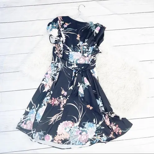 City Chic Women's Floral Flourished V-Neck Fit & Flare Cap Sleeves Dress Size 16