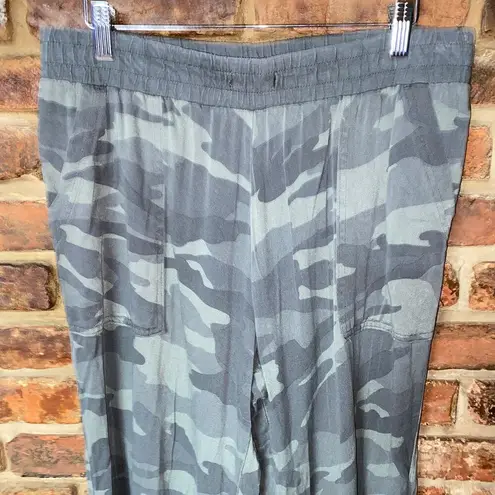 Splendid  Green Camo Camouflage Slim Fit Jogger Pants Women's Size Large