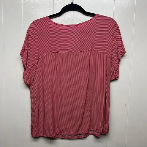 Hot Kiss Women's Pin Striped Red V-Neck Short Sleeve Top Size XL Lightweight