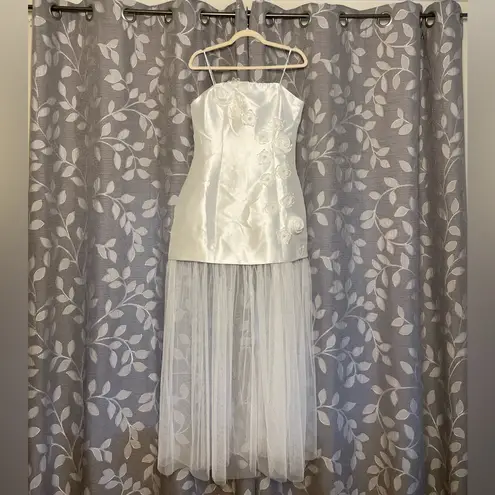 Elliatt Oleander Floral Appliqué Strapless Cocktail Removable Sheer Maxi Skirt