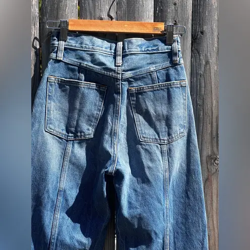 Abercrombie & Fitch  High Rise Barrel Jean with vertical seams in a light wash - Image 13