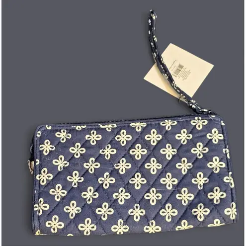 Vera Bradley NWT‎  Womens Penn tate Nittany Lions Front Zip Wristlet 7.5"