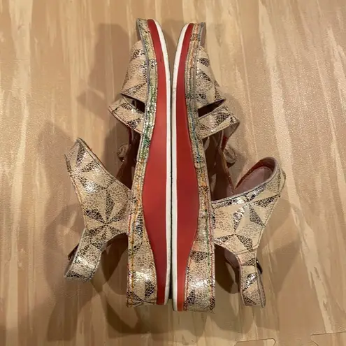 L'Artiste Spring Step Payokya Metallic Sandals Size EU 40 Artsy Tan Orange