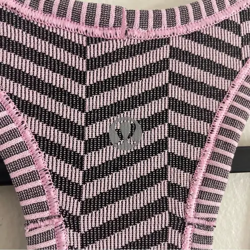 Lululemon Athletica Women’s Swiftly Tech Pink Chevron Racerback Tank Top Size 2