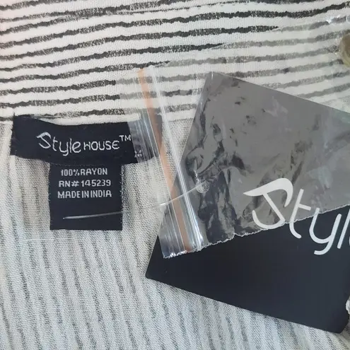 Style House Striped Black and White Blouse with Tie Waist NWT Size Medium