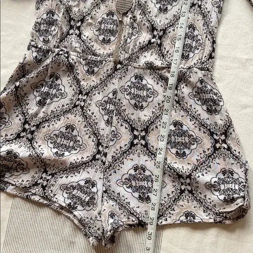 Mimi Chica S-M Ivory Black Print Shorts Romper Long Elbow Sleeve 3/$20 SALE!
