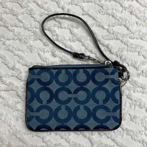 Coach NWOT  POPPY OP ART BLUE WRISTLET