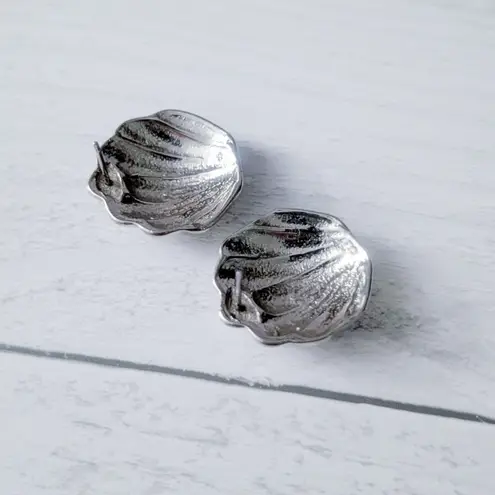 Vintage Stud Earrings Silver Tone Shell Design 7/8" Beach/Seaside Theme