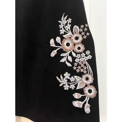 Jun & Ivy  mini skirt black embroidered small