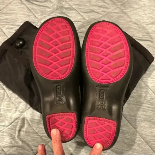 Crocs  WOMENS SNOW BOOTS
SIZE 6W WEAR ONES VERY GOOD
CONDITION BLACK