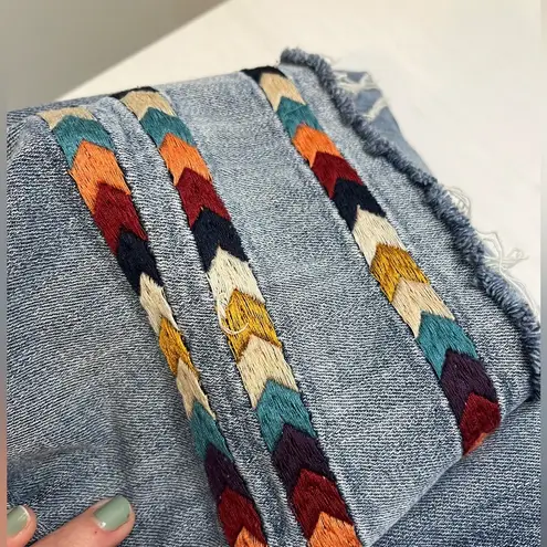 Driftwood Colette Embroidered Jeans Fray Hem Cropped Boho Native Southwestern 29